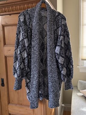 Vintage Oversized Black & White Open-Front Knit Cardigan w pockets